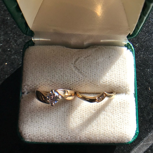 18k Wedding Solitaire and Matching Band - Picture 4 of 10